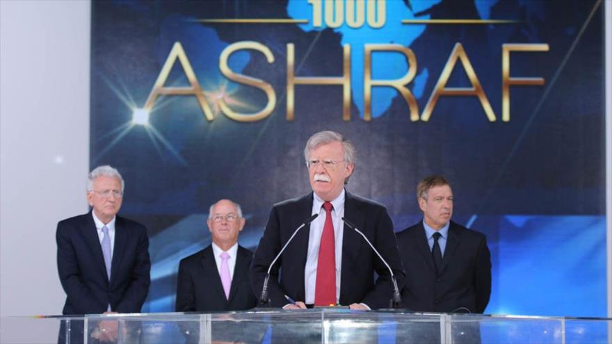 El actual asesor de Seguridad Nacional del presidente de EE.UU., John Bolton, en una reunión del grupo terrorista Muyahedin Jalq (MKO, en inglés), 2014.
