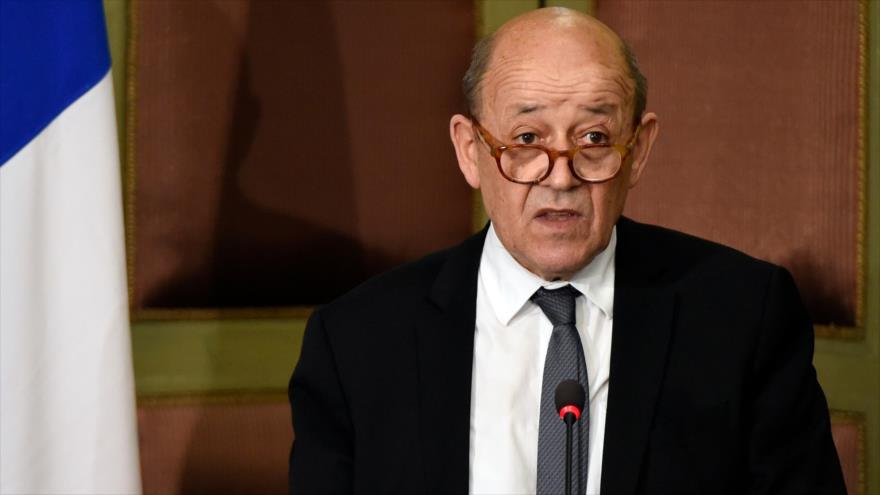 El canciller francés Jean Yves Le Drian habla durante una conferencia de prensa en El Cairo 29 de abril de 2018