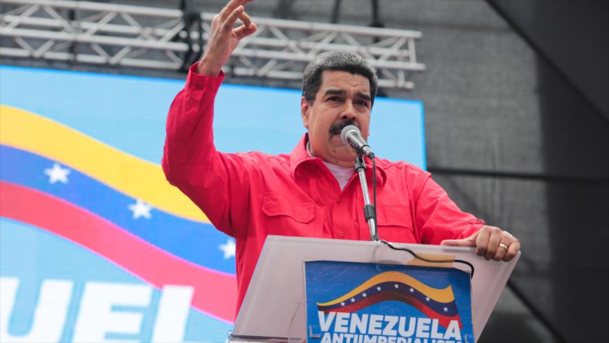 El presidente de Venezuela, Nicolás Maduro, pronuncia el discurso de inicio de su campaña electoral en el estado de Bolívar (sur), 23 de abril de 2018.