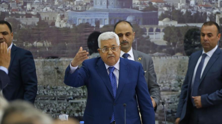 El presidente de Palestina, Mahmud Abás, en una reunión con los líderes palestinos en la ciudad cisjordana de Ramalá, 14 de mayo de 2018.