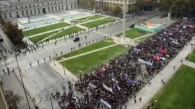 Mujeres y estudiantes en Chile protestan contra violencia sexual