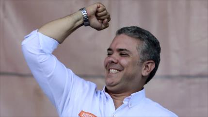 Iván Duque lidera intención de voto a la Presidencia en Colombia