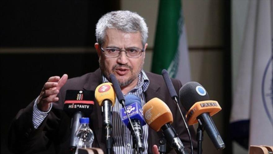 El representante permanente de Irán ante la Organización de las Naciones Unidas (ONU), Qolamali Joshru, habla en una rueda de prensa. 