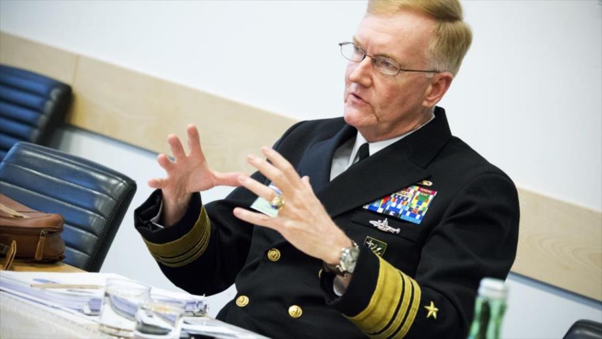 El vicealmirante James Foggo, comandante de la Sexta Flota de EE.UU., durante una ceremonia en Viena (la capital de Austria), 17 de febrero de 2016.