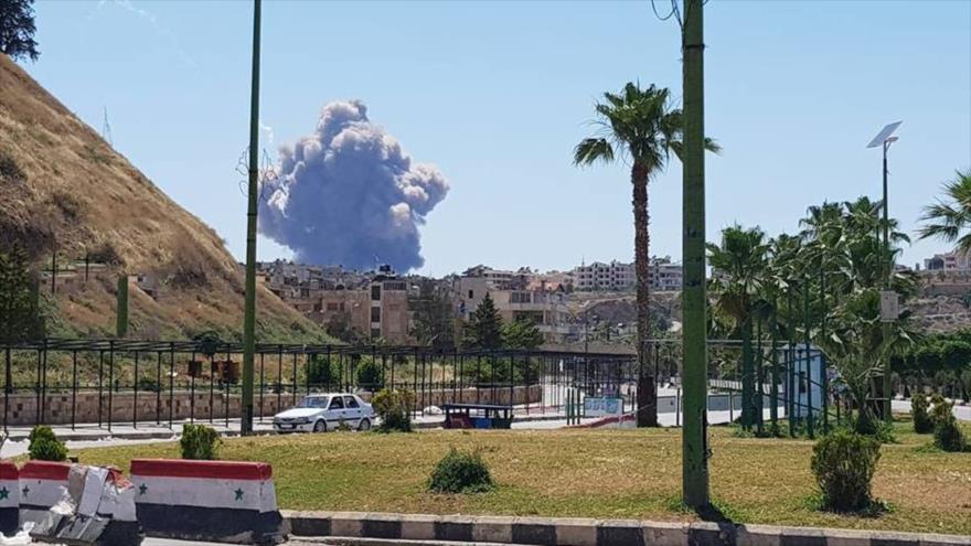 Masivas explosiones sacuden aeropuerto militar de Hama en Siria	