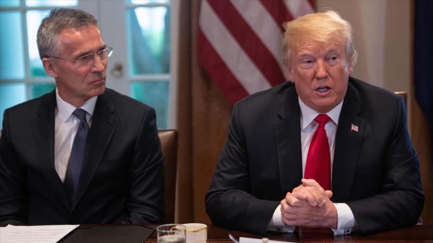 Donald Trump (dcha.), presidente de EE.UU., y Jens Stoltenberg, secretario general de la OTAN, se reúnen en Washington, 17 de mayo de 2018.