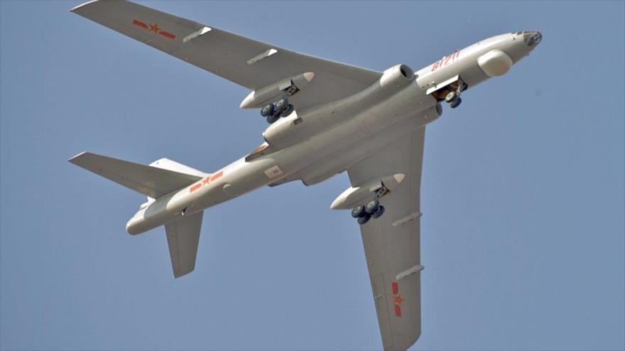 Vídeo: Bombarderos chinos realizan simulacro en aguas en disputa