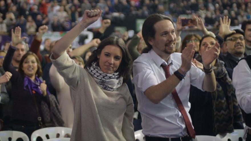 El secretario general y la portavoz en el Congreso de Podemos, Pablo Iglesias e Irene Montero, respectivamente, participan en un acto público.