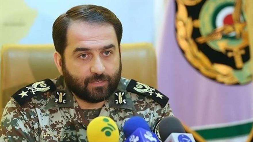 El comandante de la Base de Defensa Antiaérea Jatam Al-Anbia del Ejército de Irán, el general de brigada Farzad Esmaili, ofrece una rueda de prensa.