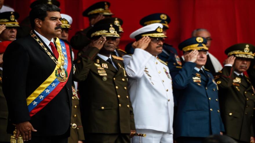 El presidente de Venezuela, Nicolás Maduro, durante una revista de las tropas en Caracas, capital venezolana, 24 de mayo de 2018.