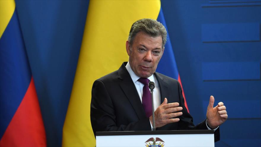 El presidente colombiano, Juan Manuel Santos, habla en una conferencia de prensa en Budapest (Hungría), 11 de mayo de 2018.
