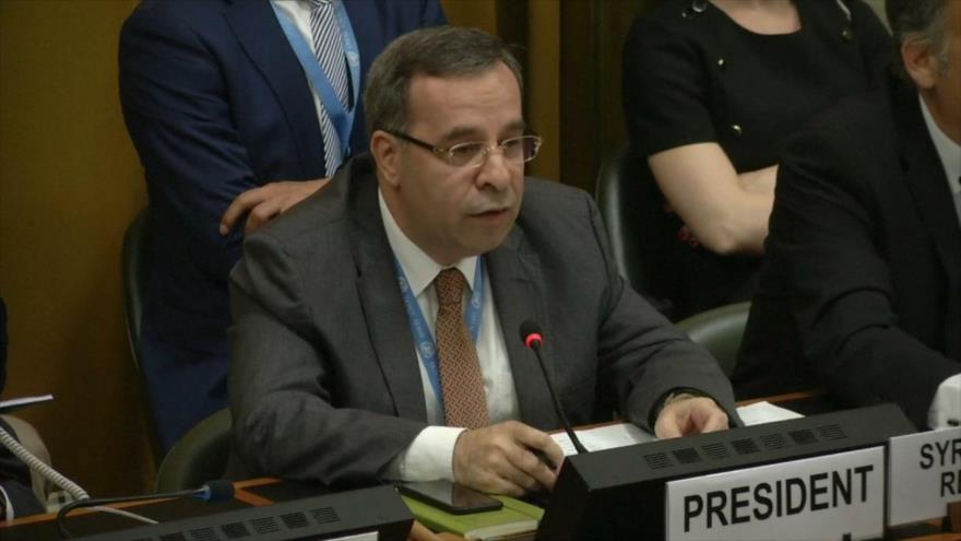 El representante de Siria ante las Naciones Unidas en Ginebra, Hussam Edin Aala, durante una sesión de la Conferencia de Desarme, 29 de mayo de 2018.