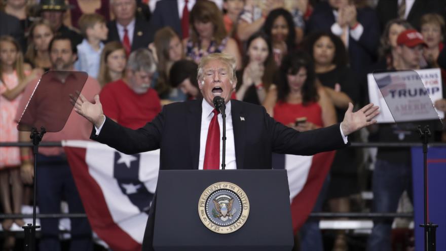 El presidente de EE.UU., Donald Trump, habla en un mitin en el Auditorio Municipal de Nashville, Tennessee, 29 de mayo de 2018.