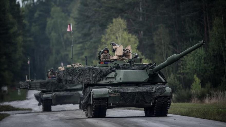 Soldados estadounidenses en tanques M1A2 SEP participan en unas maniobras de la OTAN celebradas en Alemania, mayo de 2017.