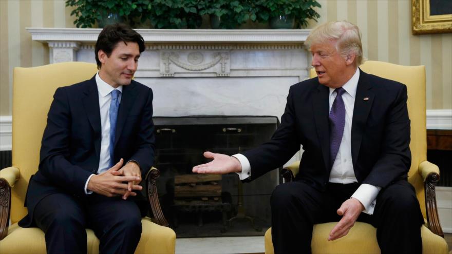 El primer ministro canadiense, Justin Trudeau (izda.), se reúne con el presidente de EE.UU., Donald Trump, en la Casa Blanca, 13 de febrero de 2017.