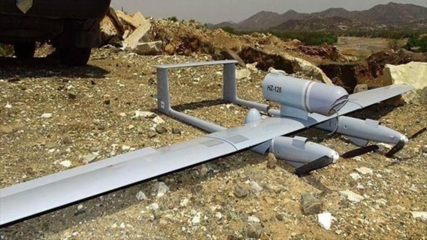 Un supuesto dron (avión no tripulado) saudí derribado en Yemen.