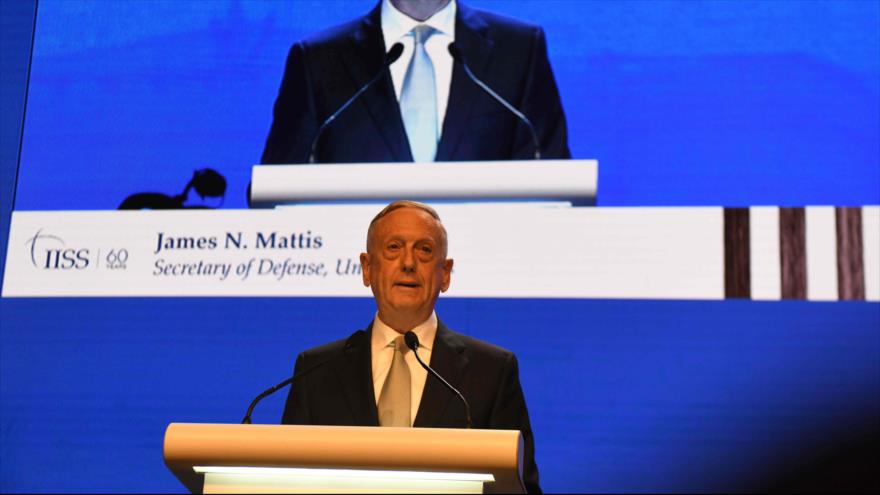 El jefe del Pentágono, James Mattis, da un discurso en la XVII Cumbre Asiática de Seguridad del IISS Shangri-La en Singapur, 2 de junio de 2018.