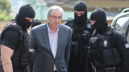 Cunha, condenado a 24 años de prisión en Brasil por corrupción 