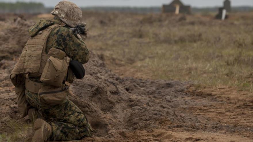 Un soldado en un campo de práctica de tiro durante las maniobras Saber Strike 2017 de la OTAN.