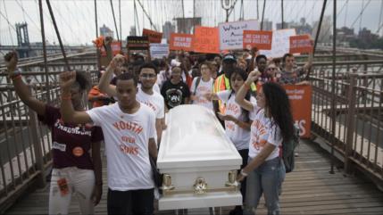 Celebran protestas multitudinarias en EEUU contra armas de fuego