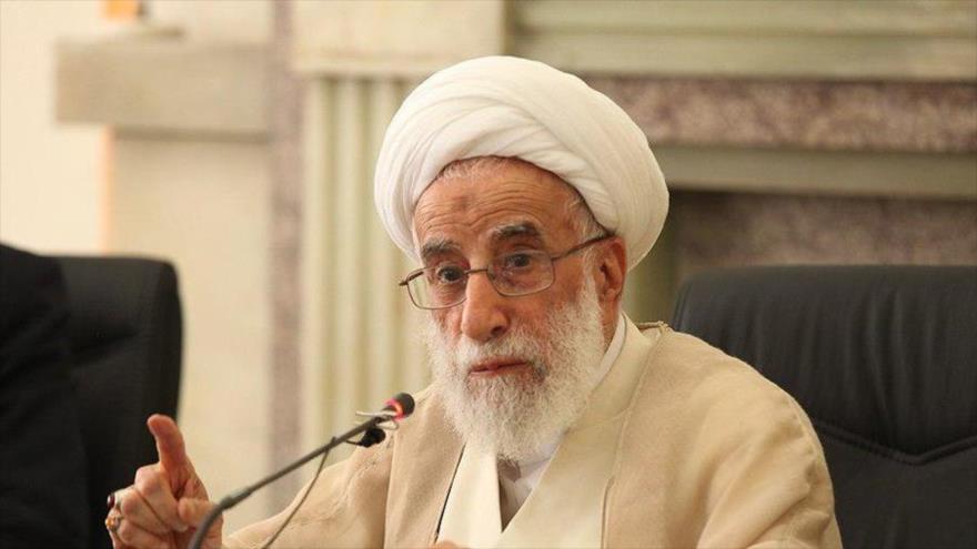 El presidente de la Asamblea de Expertos de Irán, el ayatolá Ahmad Yanati.