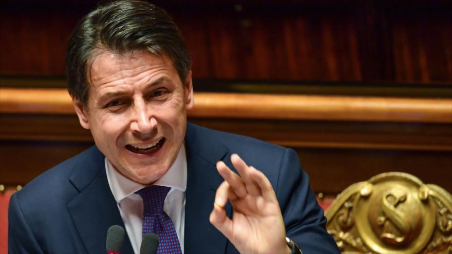 El profesor y abogado italiano Giuseppe Conte habla en el Senado de Italia, 5 de junio de 2018.