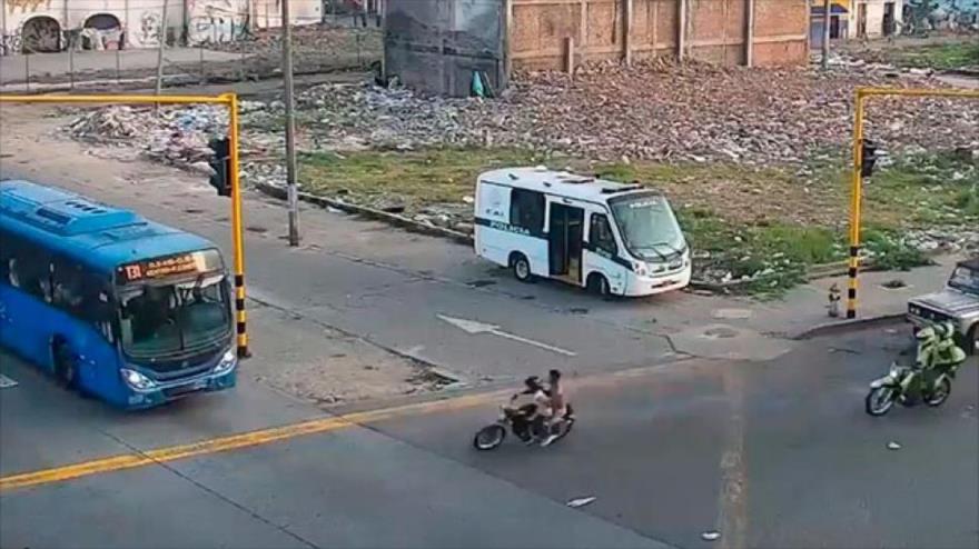 Vídeo: vean un trágico final de la huida de ladrones de la policía | HISPANTV