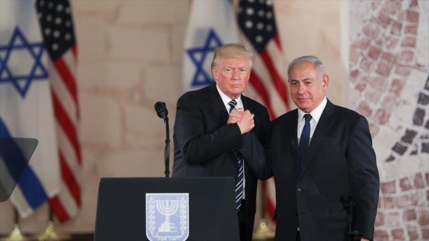 El presidente de EE.UU., Donald Trump (izda.), y el primer ministro israelí, Benjamín Netanyahu, en Al-Quds (Jerusalén), 23 de mayo de 2017.