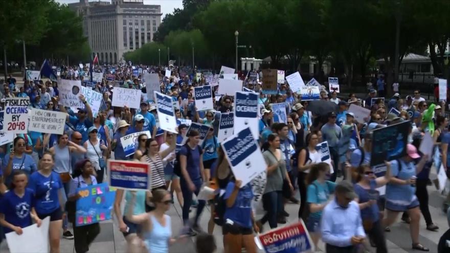 Marchan contra la contaminación de los océanos | HISPANTV