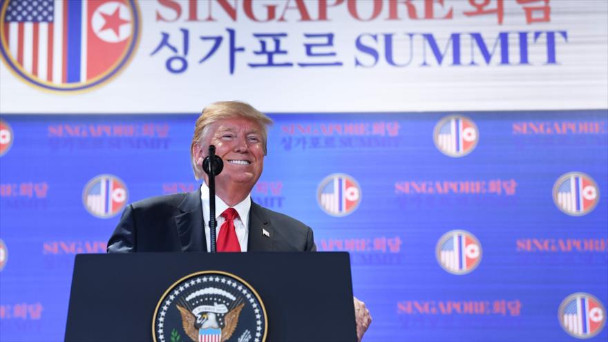 Donald Trump, presidente de EE.UU., habla en una rueda de prensa en Singapur, 12 de junio de 2018.