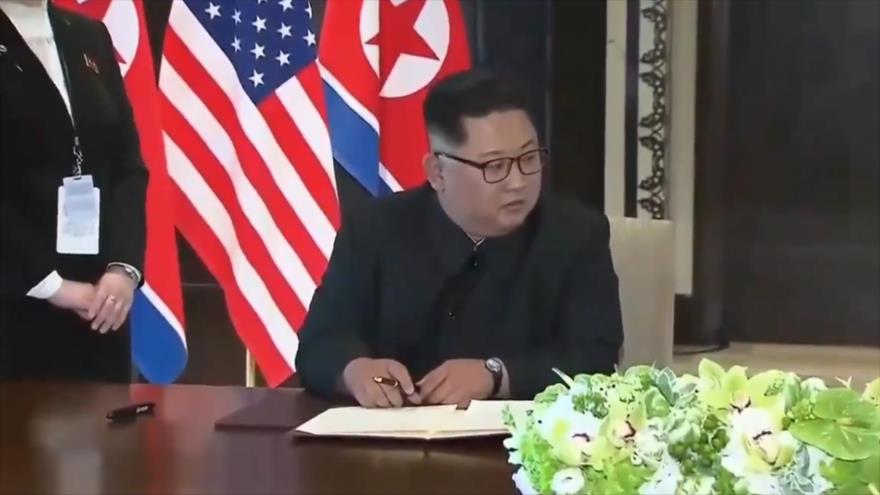 Vídeo: Kim evita firmar acuerdo con bolígrafo con nombre de Trump