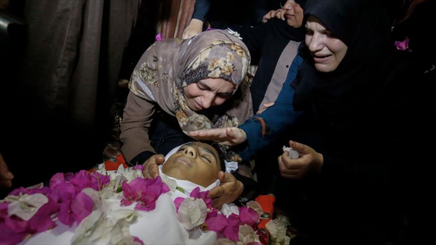 Funeral de un adolescente palestino de 15 años, asesinado por un disparo de los militares israelíes en Gaza, 9 de junio de 2018.