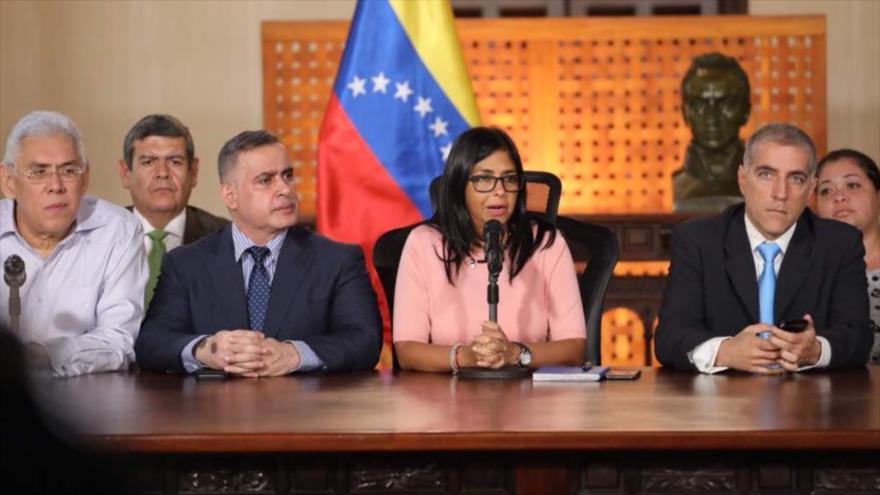 Reunión de la presidenta de la ANC, Delcy Rodríguez, con opositores beneficiados por la liberación de presos políticos en Caracas, 13 de junio de 2018.