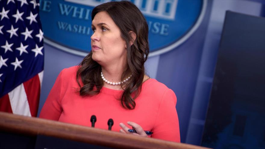 La portavoz de la Casa Blanca, Sarah Sanders, habla durante una sesión informativa, 5 de junio de 2018.