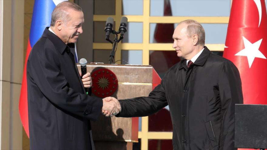 Erdogan reta a EEUU y propone a Rusia fabricar juntos sistema S-500 | HISPANTV