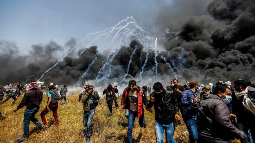 Los palestinos se manifiestan durante la Gran Marcha del Retorno en los límites de la Franja de Gaza y los territorios ocupados, 11 de mayo de 2018.