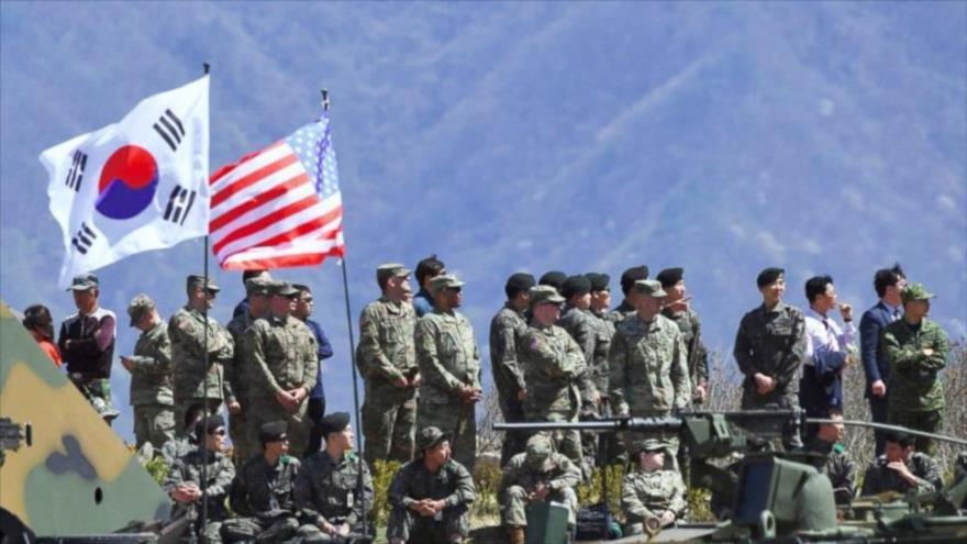 Fuerzas militares estadounidenses realizan ejercicios conjuntos en territorio surcoreano.