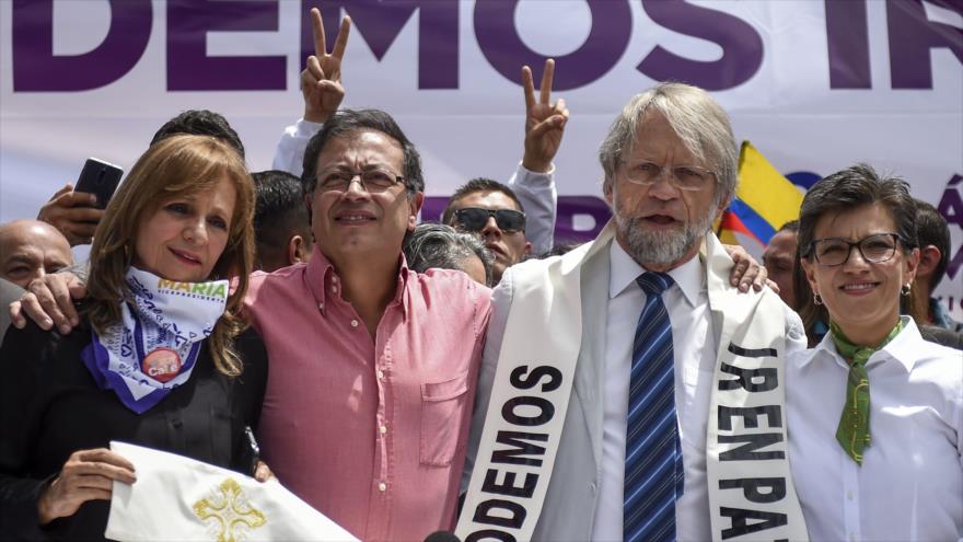 El candidato a la Presidencia en Colombia Gustavo Petro, en un acto de campaña en Bogotá, 8 de junio de 2018.