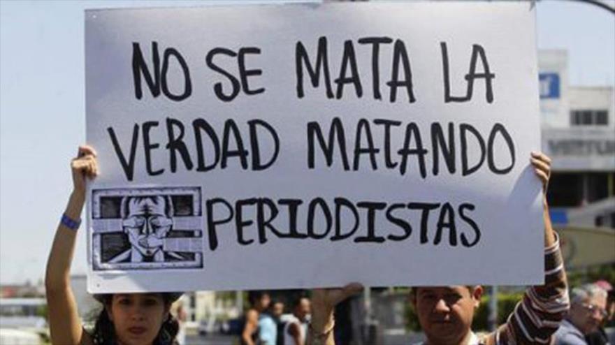 Activistas en una marcha en rechazo a la violencia contra los periodistas en México.