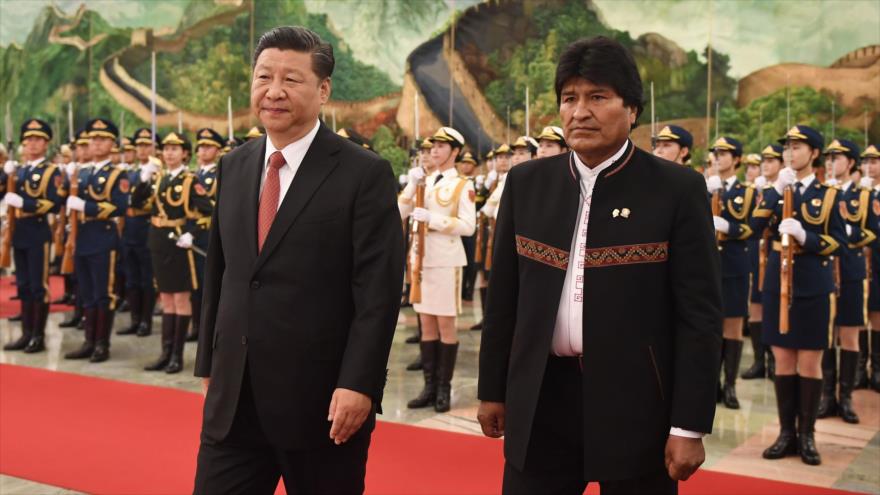 El presidente de Bolivia, Evo Morales (dcha.), junto a su homólogo chino, Xi Jinping, 19 de junio de 2018.