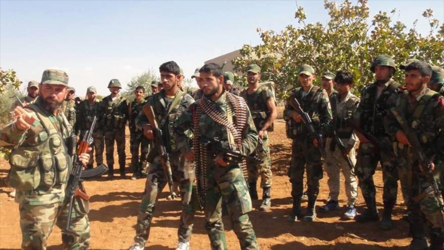 Efectivos del Ejército sirio se preparan para lanzar una ofensiva en el centro del país.