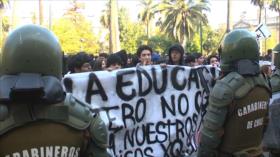 Luchan contra la clausura de emblemático liceo público en Chile