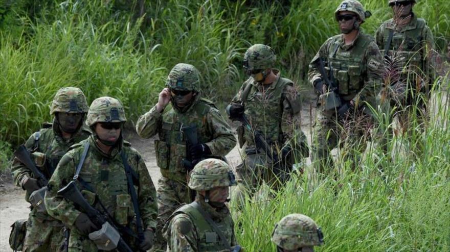 Fuerzas del Ejército japonés durante unas maniobras militares conjuntas con EE.UU. en la isla japonesa Hokkaido.