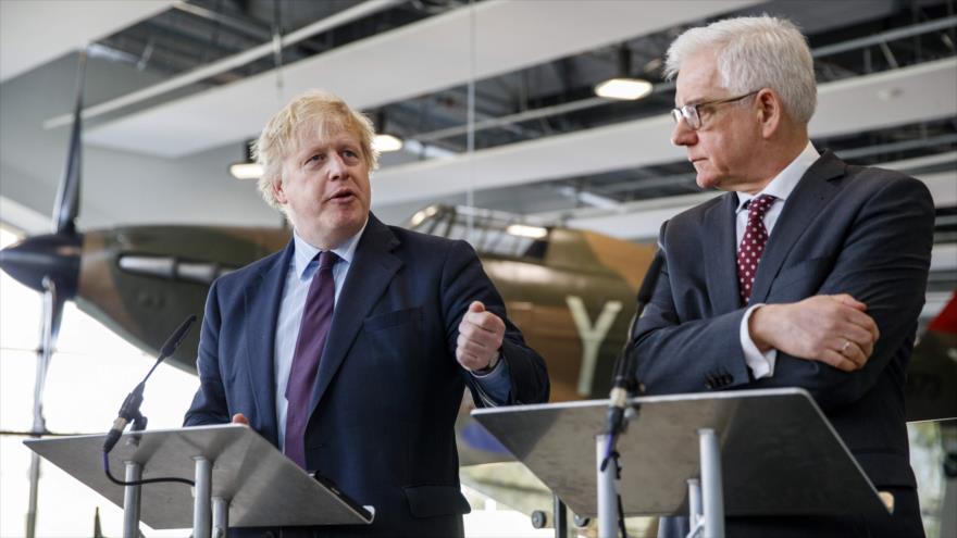 Canciller británico, Boris Johnson, (izda.) y su par polaco, Jacek Czaputowicz, en una reunión en Londres, 16 de marzo de 2018.