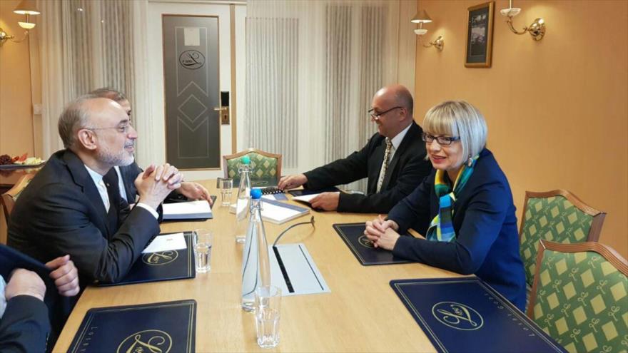 El jefe nuclear iraní, Ali Akbar Salehi, se reúne con la subjefa de la Política Exterior de la Unión Europea, Helga Schmid, Oslo, 20 de junio de 2018.