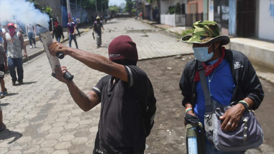 Vídeo: Alborotadores incendian planta de alimentos en Nicaragua