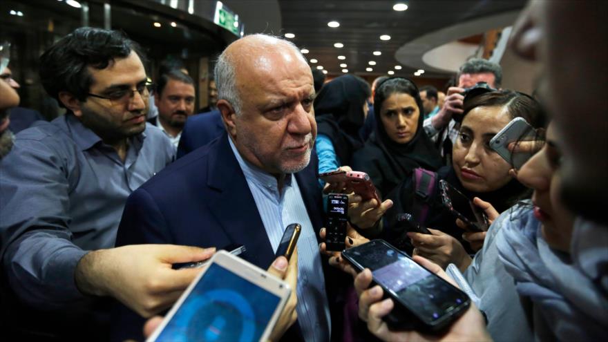El ministro iraní del Petróleo, Biyan Namdar Zangane, habla con la prensa en Teherán, capital de Irán, 14 de marzo de 2018.
