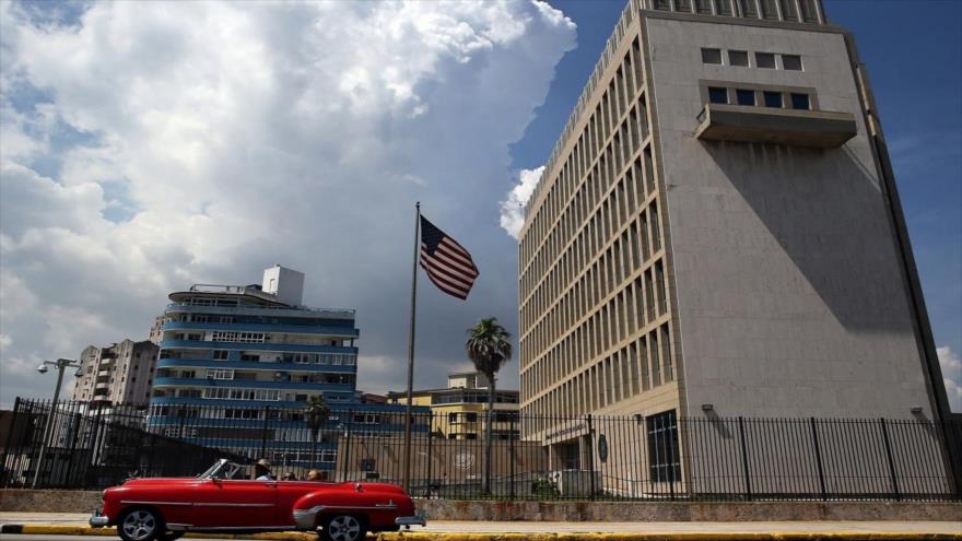 La fachada de la embajada de EE.UU. en La Habana, capital cubana.