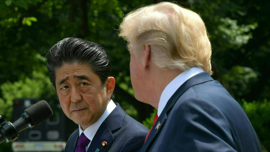 El presidente de EE.UU., Donald Trump (dcha.), y el premier japonés, Shinzo Abe, en una rueda de prensa en la Casa Blanca, 7 de junio de 2018.