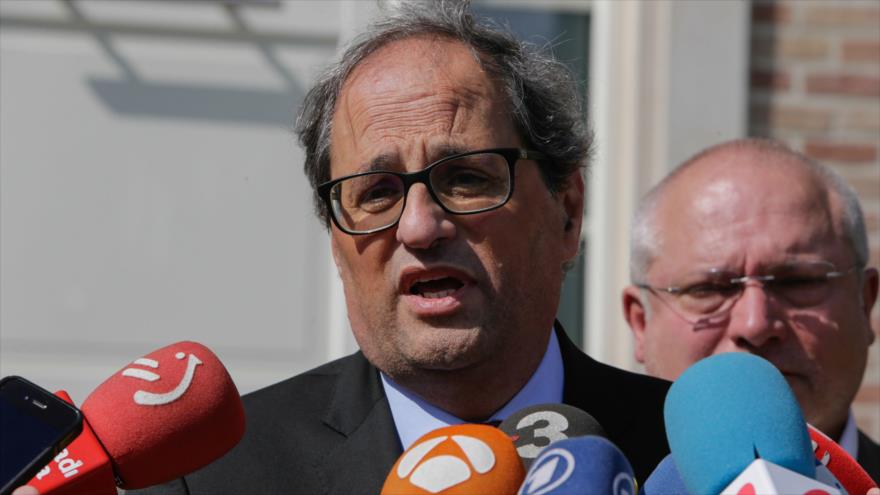 El presidente de Cataluña, Quim Torra, habla con los medios en Waterloo (Canadá), 30 de mayo de 2018. 